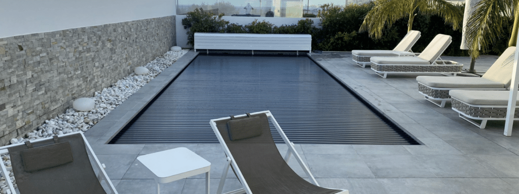 Contáctanos 45 Tu Piscina Tenerife IMAGEN DE TRABAJO CUBIERTA-DE-LAMAS